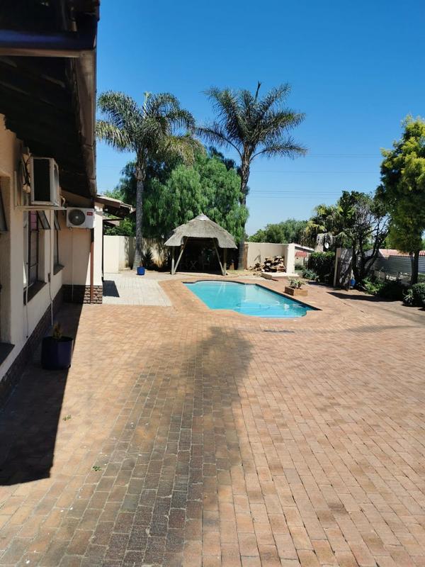 To Let 4 Bedroom Property for Rent in Croydon Gauteng