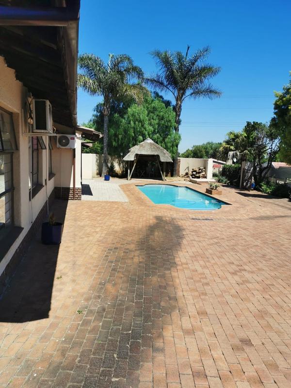 To Let 4 Bedroom Property for Rent in Croydon Gauteng