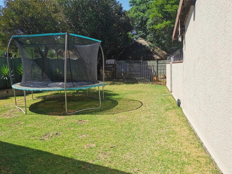 To Let 4 Bedroom Property for Rent in Croydon Gauteng