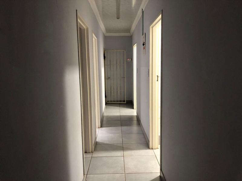4 Bedroom Property for Sale in Strubensvallei Gauteng