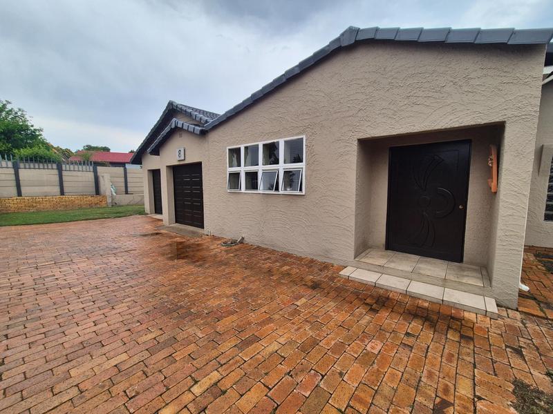 3 Bedroom Property for Sale in Brackendowns Gauteng