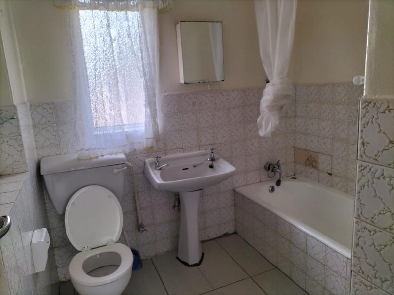 To Let 4 Bedroom Property for Rent in Birchleigh North Gauteng