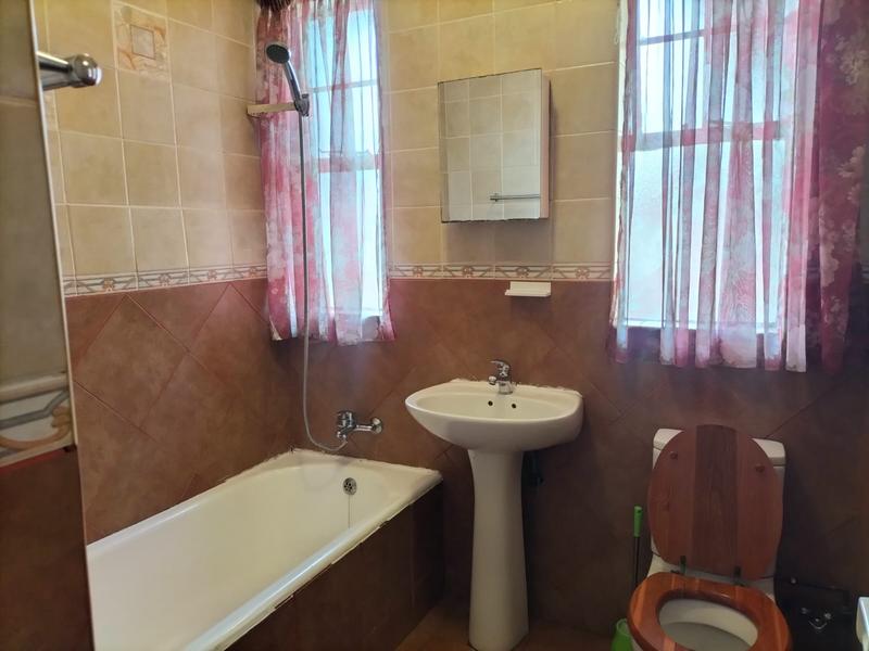 To Let 4 Bedroom Property for Rent in Birchleigh North Gauteng