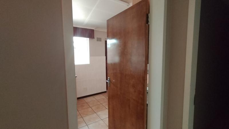 To Let 1 Bedroom Property for Rent in Bonaero Park Gauteng