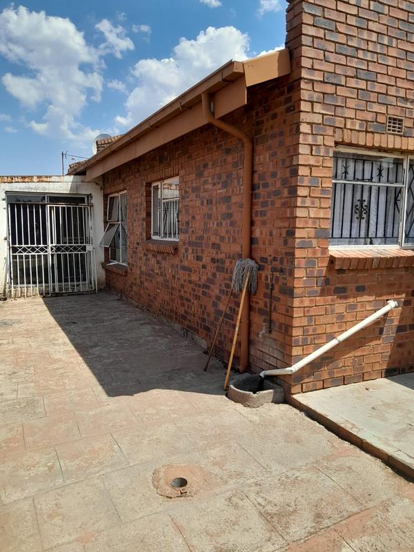 3 Bedroom Property for Sale in Tokoza Gauteng
