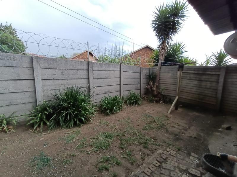 To Let 2 Bedroom Property for Rent in Dunnottar Gauteng