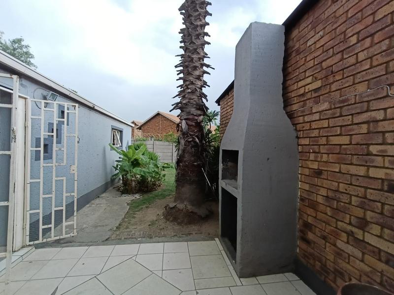 To Let 2 Bedroom Property for Rent in Dunnottar Gauteng