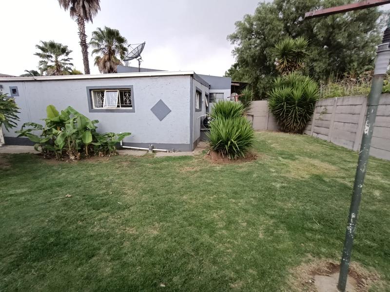 To Let 2 Bedroom Property for Rent in Dunnottar Gauteng