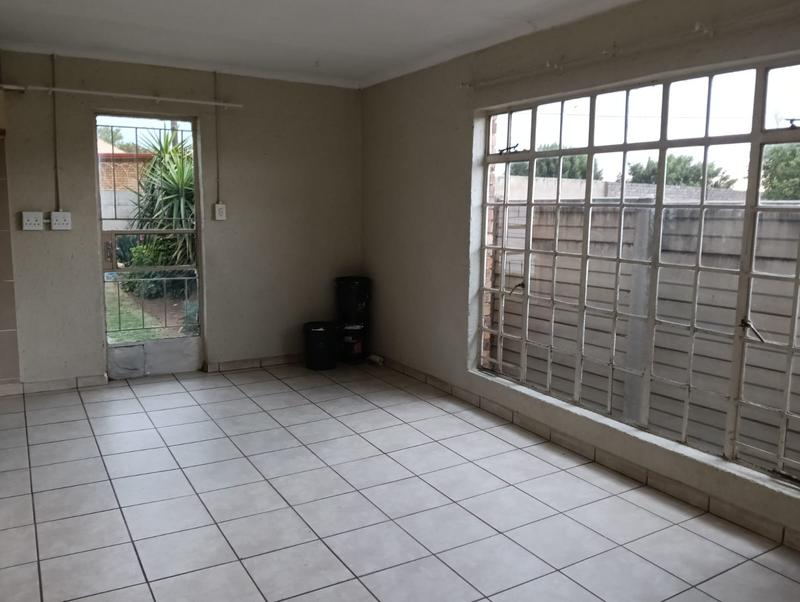 To Let 2 Bedroom Property for Rent in Dunnottar Gauteng