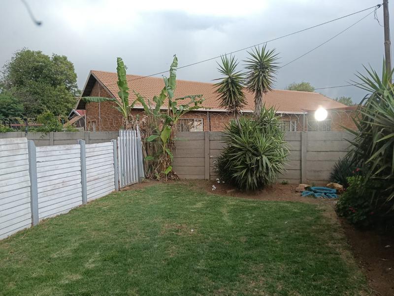 To Let 2 Bedroom Property for Rent in Dunnottar Gauteng