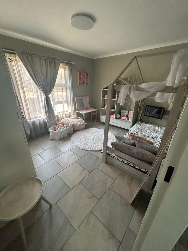 To Let 3 Bedroom Property for Rent in Strubenvale Gauteng