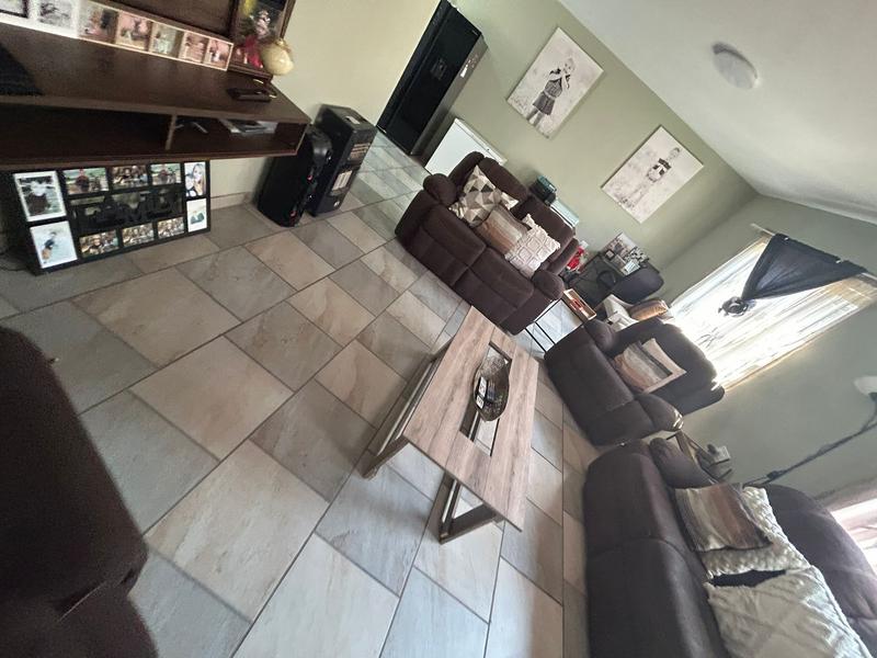 To Let 3 Bedroom Property for Rent in Strubenvale Gauteng
