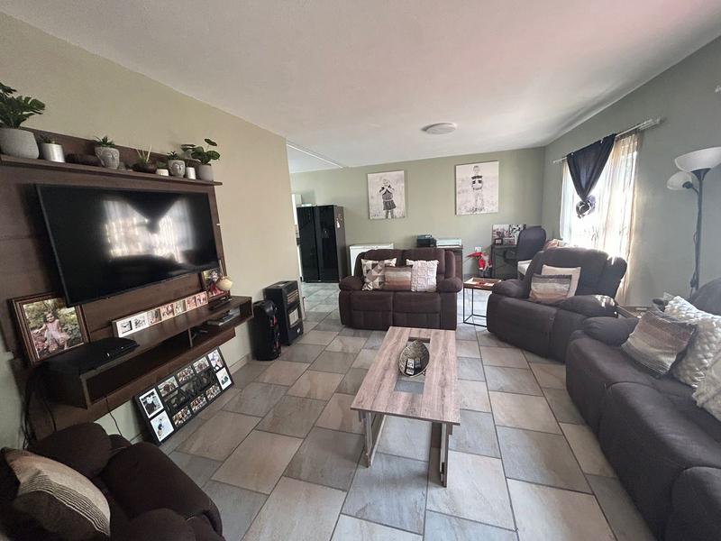 To Let 3 Bedroom Property for Rent in Strubenvale Gauteng