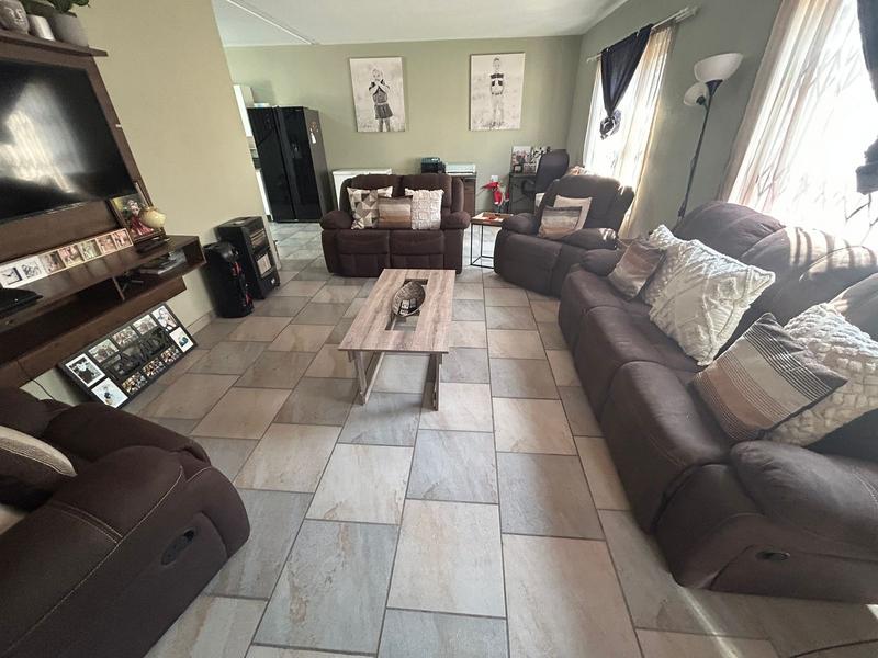 To Let 3 Bedroom Property for Rent in Strubenvale Gauteng