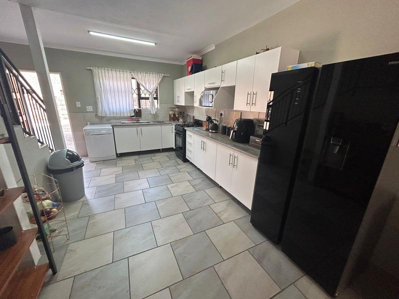 To Let 3 Bedroom Property for Rent in Strubenvale Gauteng