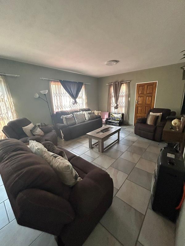 To Let 3 Bedroom Property for Rent in Strubenvale Gauteng