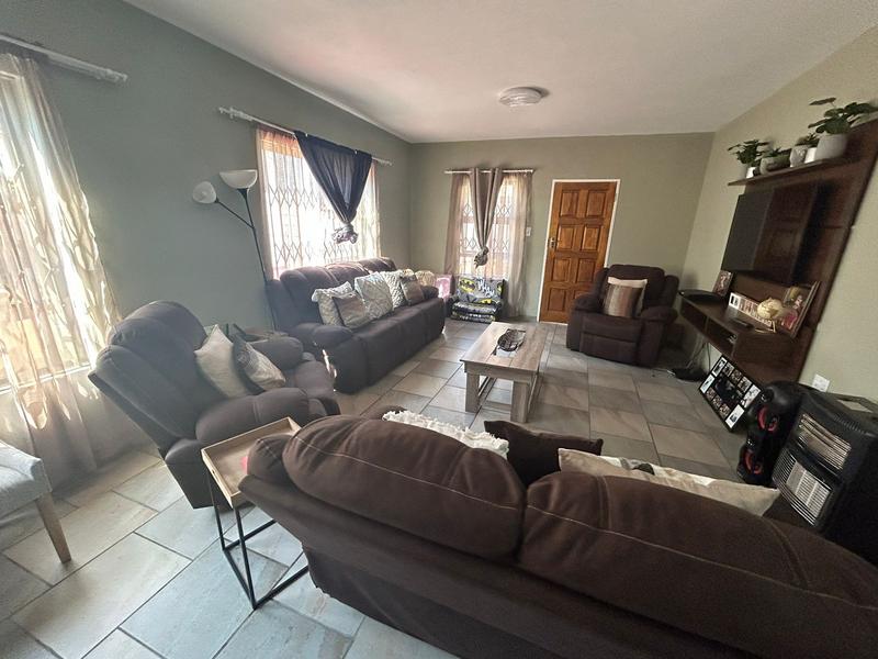 To Let 3 Bedroom Property for Rent in Strubenvale Gauteng