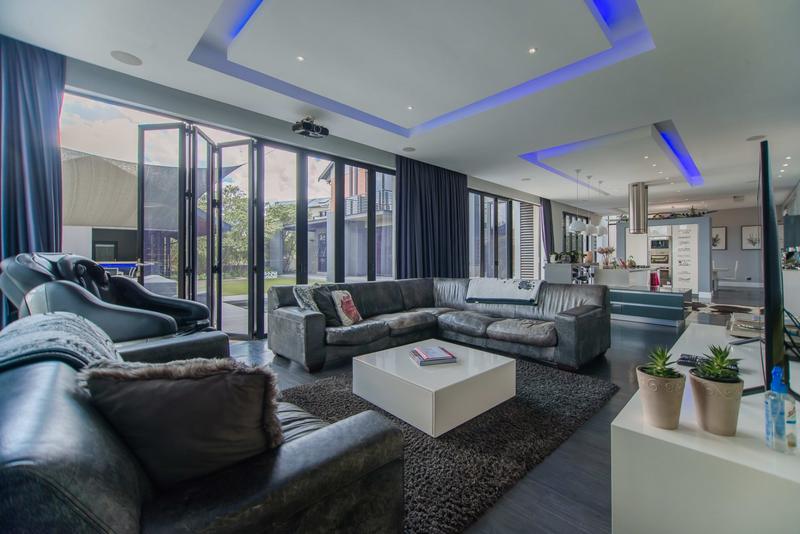 5 Bedroom Property for Sale in Copperleaf Estate Gauteng