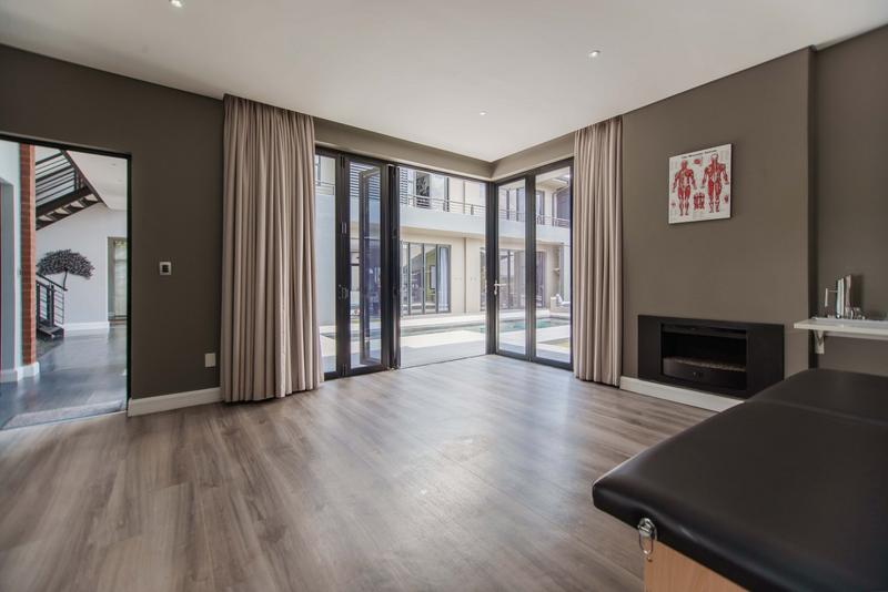 5 Bedroom Property for Sale in Copperleaf Estate Gauteng