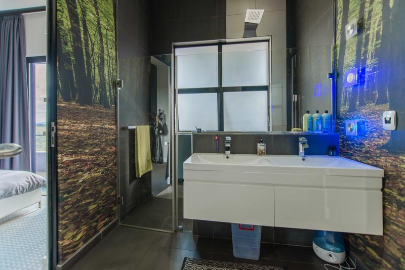 5 Bedroom Property for Sale in Copperleaf Estate Gauteng