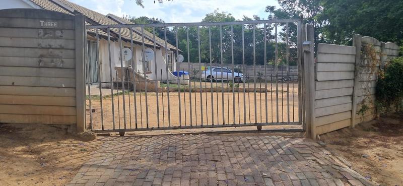 6 Bedroom Property for Sale in Bloubosrand Gauteng