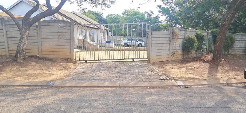 6 Bedroom Property for Sale in Bloubosrand Gauteng