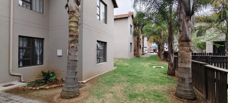 2 Bedroom Property for Sale in Goedeburg Gauteng