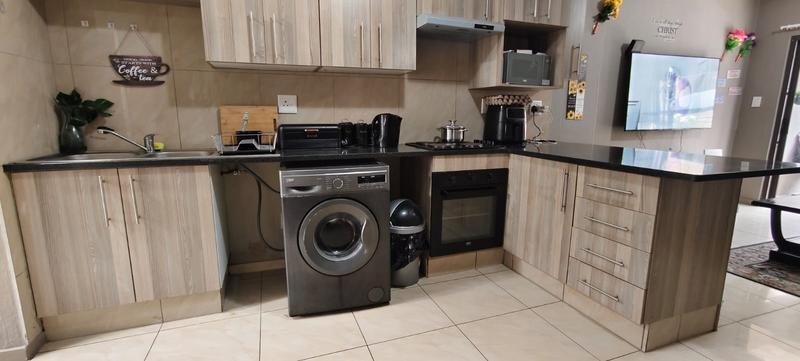 2 Bedroom Property for Sale in Goedeburg Gauteng