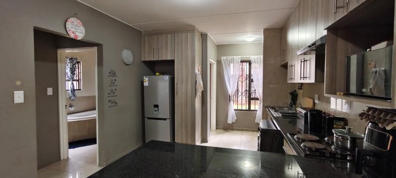 2 Bedroom Property for Sale in Goedeburg Gauteng
