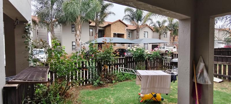 2 Bedroom Property for Sale in Goedeburg Gauteng