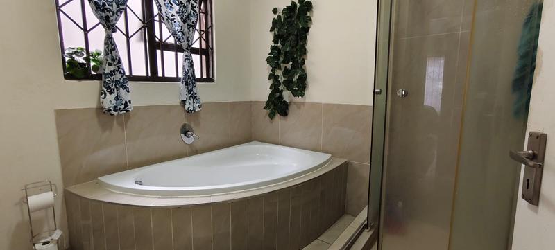 2 Bedroom Property for Sale in Goedeburg Gauteng