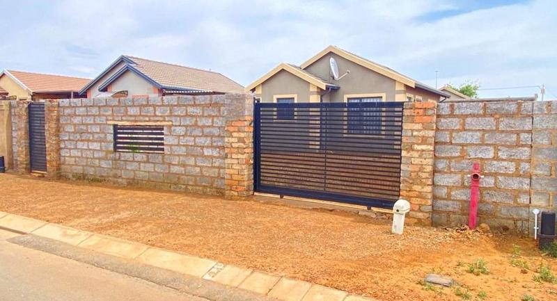 2 Bedroom Property for Sale in Toekomsrus Gauteng