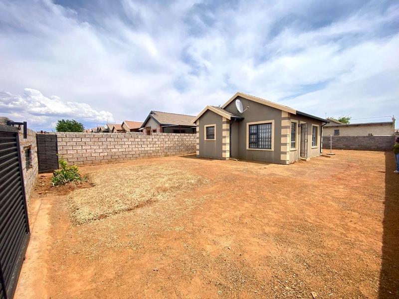 2 Bedroom Property for Sale in Toekomsrus Gauteng