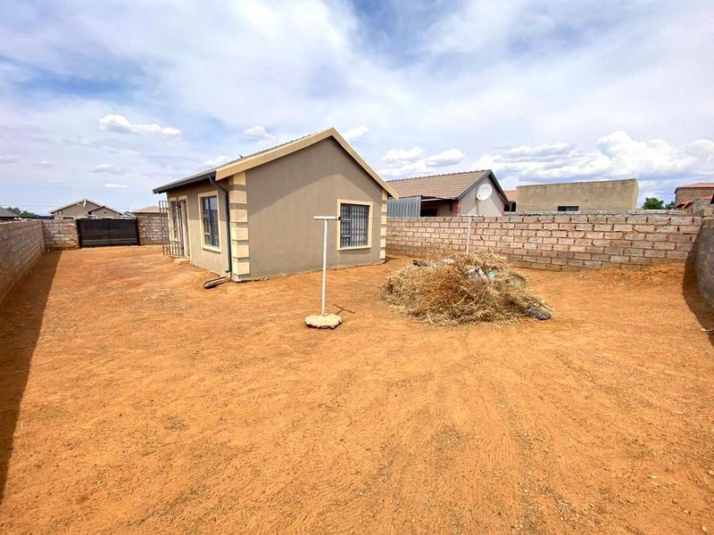 2 Bedroom Property for Sale in Toekomsrus Gauteng