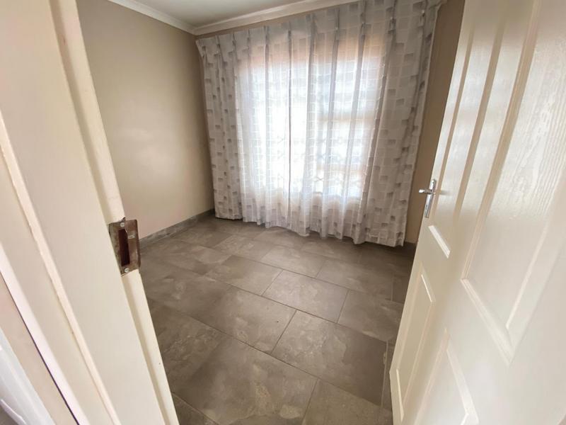 2 Bedroom Property for Sale in Toekomsrus Gauteng