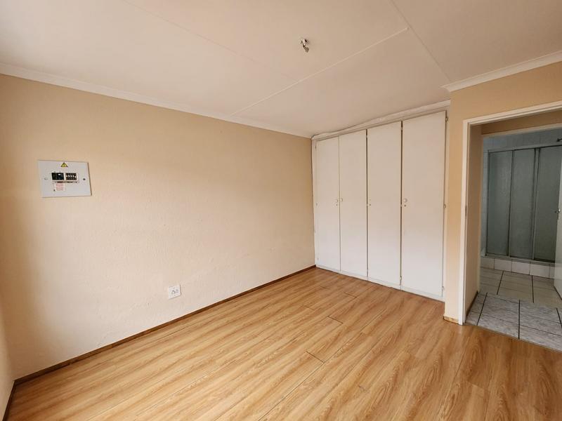 To Let 1 Bedroom Property for Rent in Roodekrans Gauteng