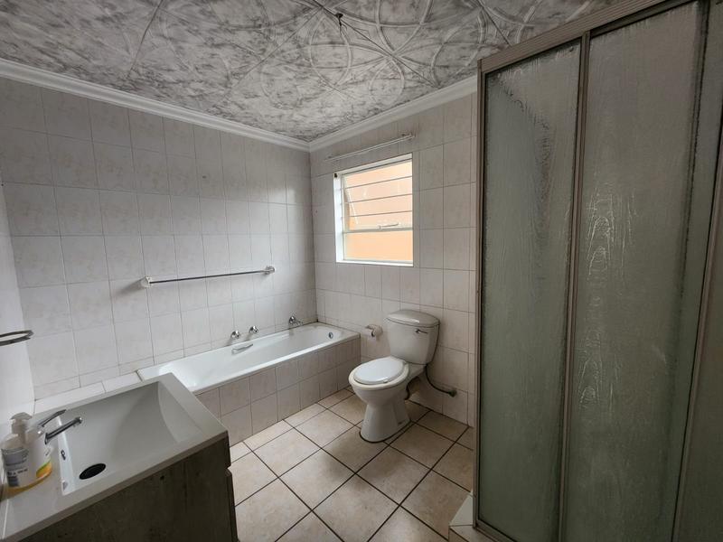 To Let 1 Bedroom Property for Rent in Roodekrans Gauteng