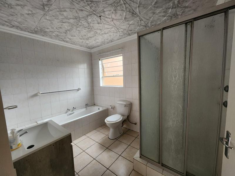 To Let 1 Bedroom Property for Rent in Roodekrans Gauteng