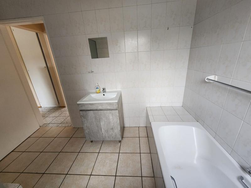 To Let 1 Bedroom Property for Rent in Roodekrans Gauteng