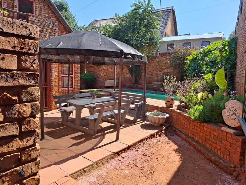 3 Bedroom Property for Sale in Faerie Glen Gauteng