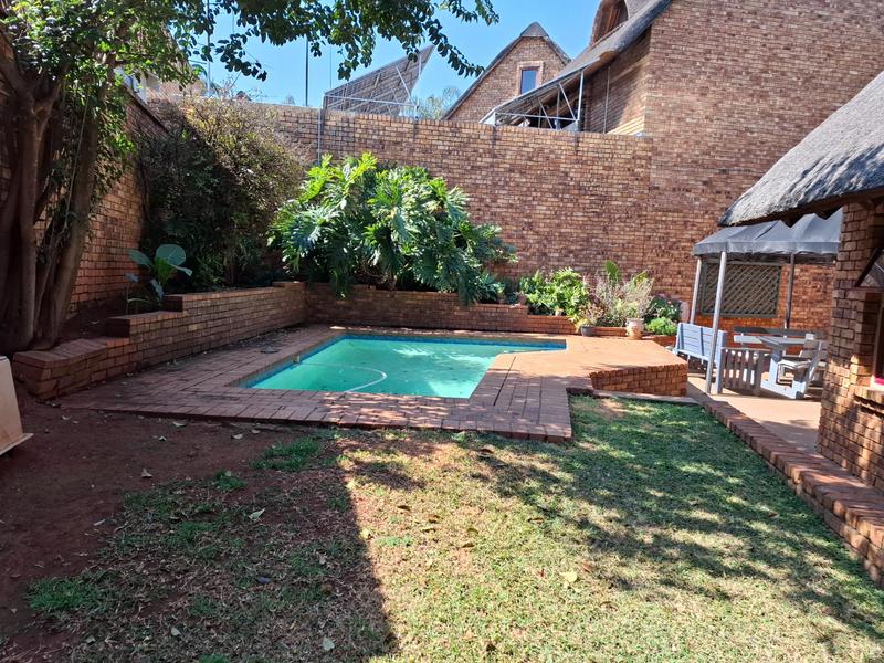 3 Bedroom Property for Sale in Faerie Glen Gauteng