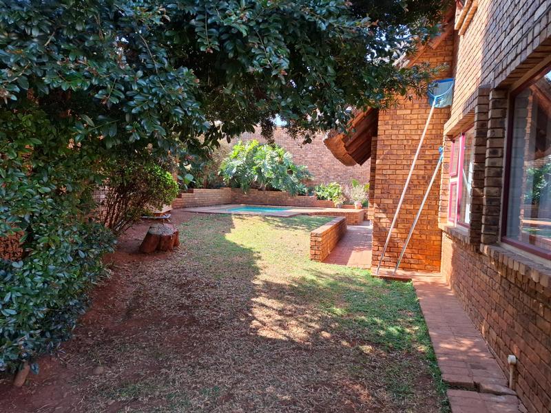 3 Bedroom Property for Sale in Faerie Glen Gauteng