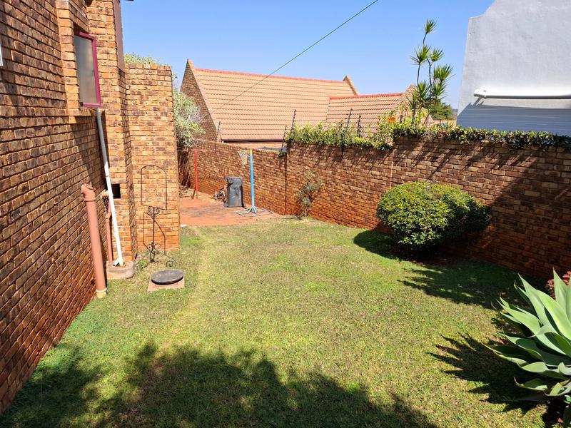 3 Bedroom Property for Sale in Faerie Glen Gauteng