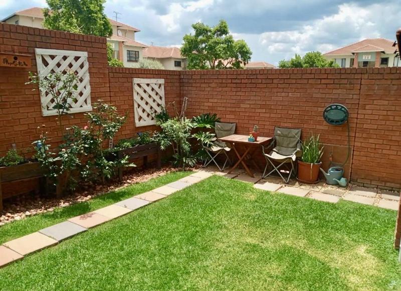 2 Bedroom Property for Sale in Greenstone Hill Gauteng