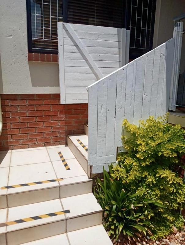 2 Bedroom Property for Sale in Greenstone Hill Gauteng