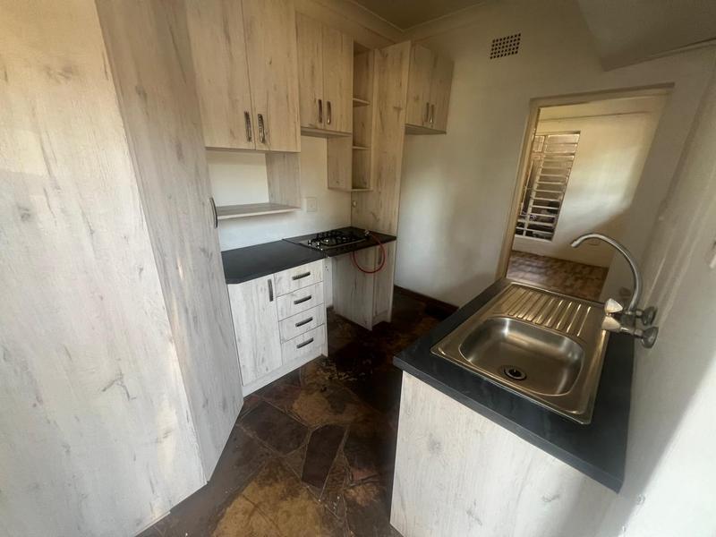 To Let 1 Bedroom Property for Rent in Greenhills Gauteng