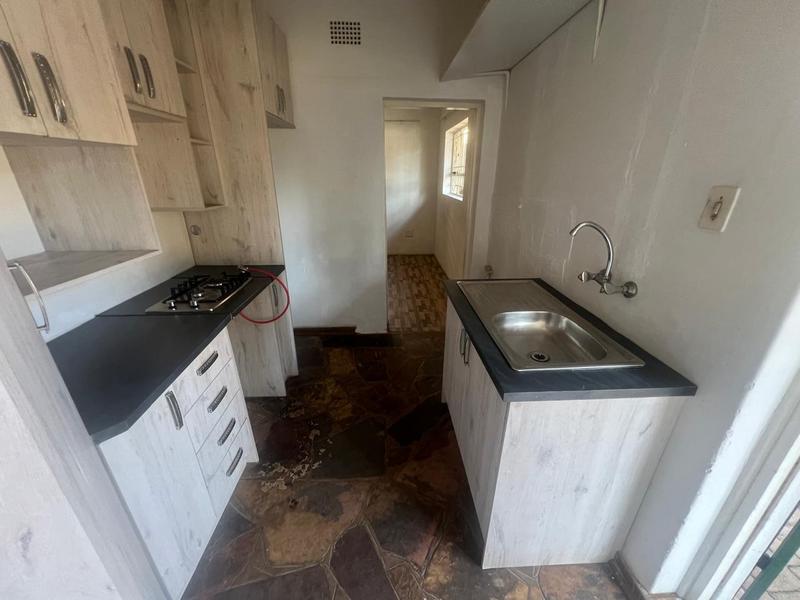 To Let 1 Bedroom Property for Rent in Greenhills Gauteng