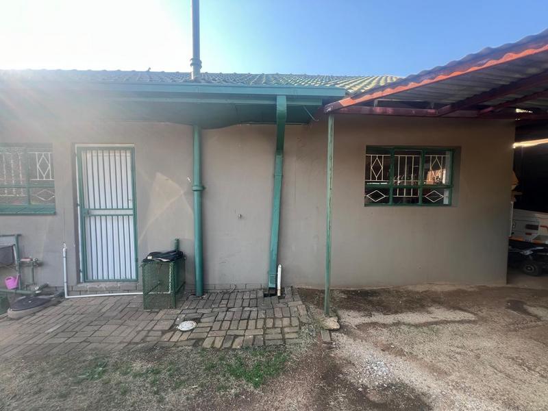 To Let 1 Bedroom Property for Rent in Greenhills Gauteng