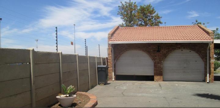 5 Bedroom Property for Sale in Dalpark Gauteng
