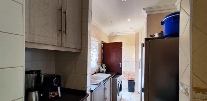 5 Bedroom Property for Sale in Roodekop Gauteng